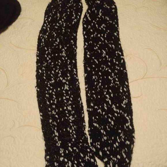 Bundle of scarfs and foulards - Picture 6 of 7